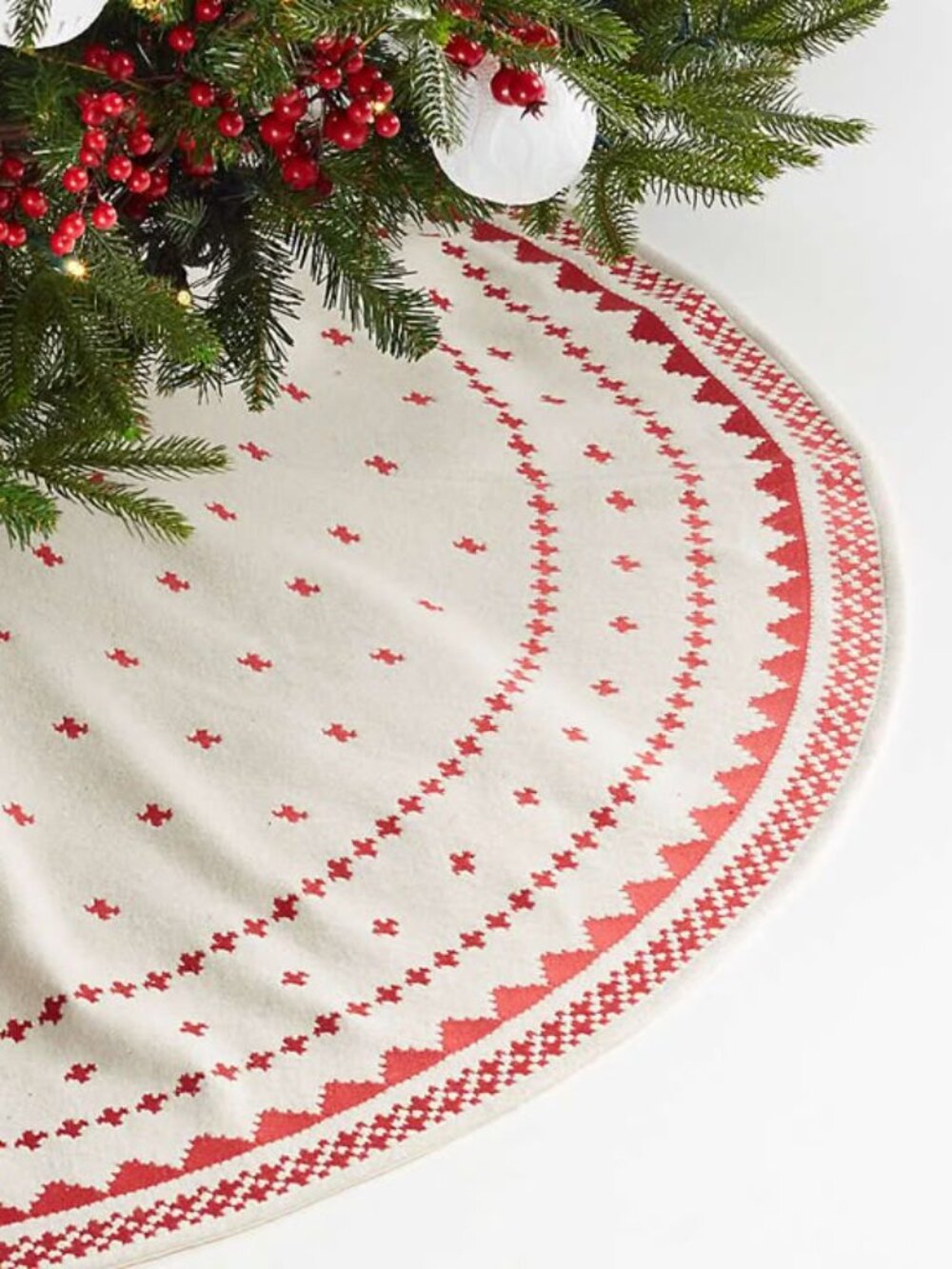 Crate & Barrel 'Ulsta' Nordic Cream & Red Embroidered Christmas Tree Skirt